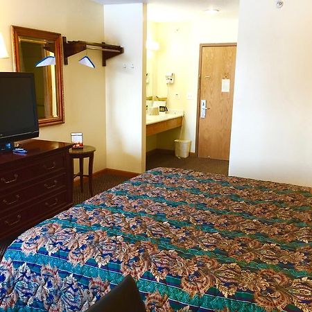 Executive Inn And Suites ווקיגן מראה חיצוני תמונה